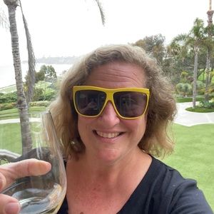 Meet your Posher, Suzanne